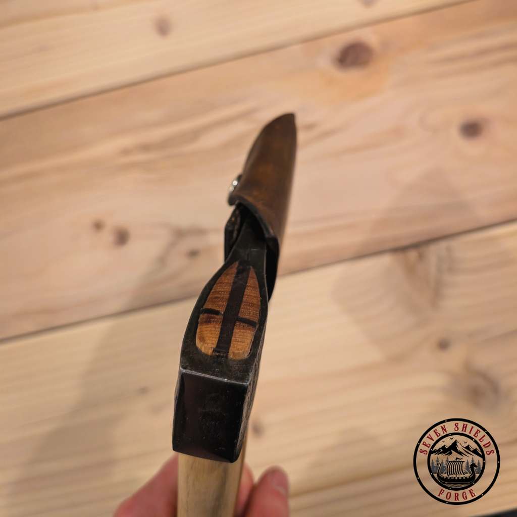 Forged skógur axe